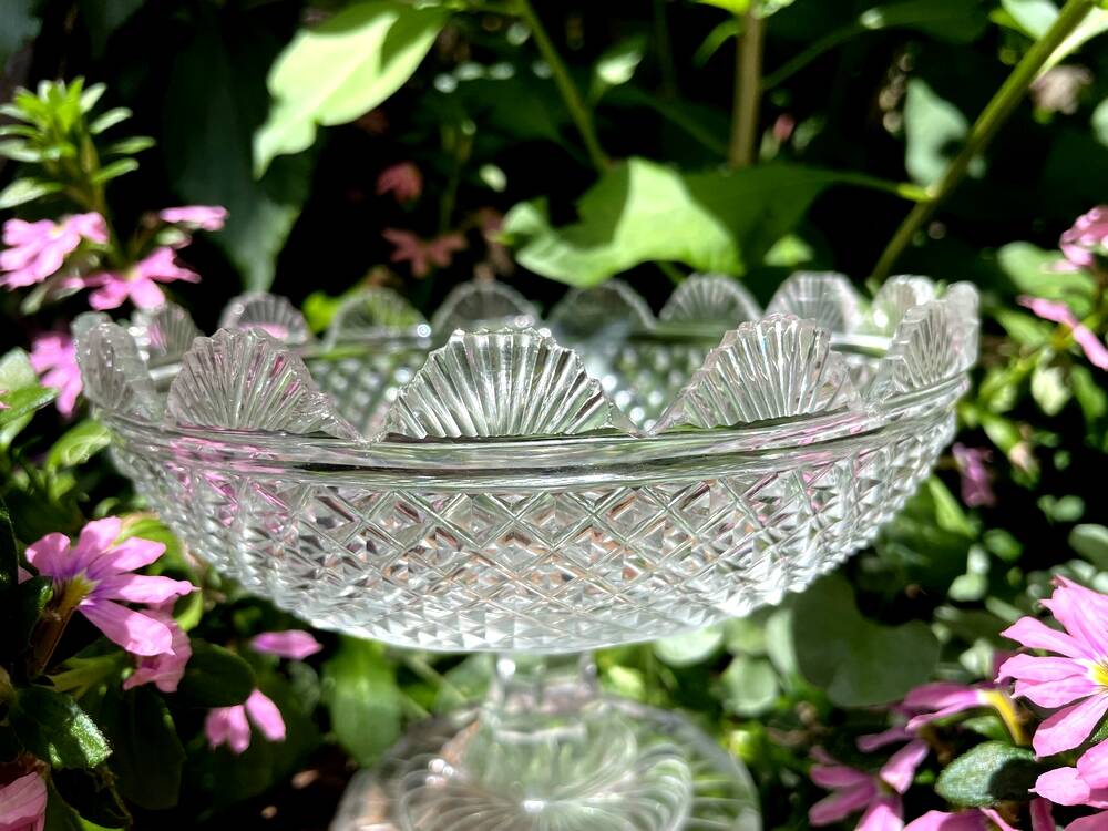 Diamond tip crystal centerpiece empty deco pocket