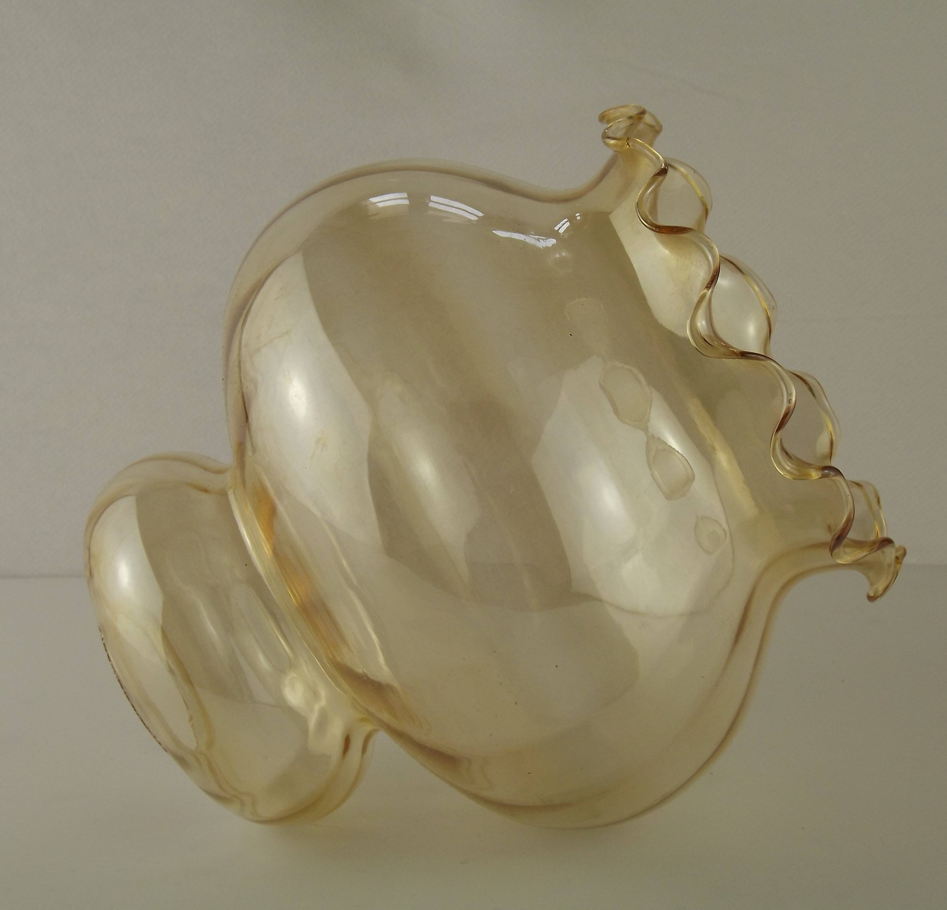 Grand abat-jour en verre ambré du milieu du siècle avec effet nervuré et bord festonné
