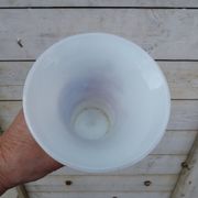 Vase en opaline motifs en grisaille rouge Chasse au Sanglier