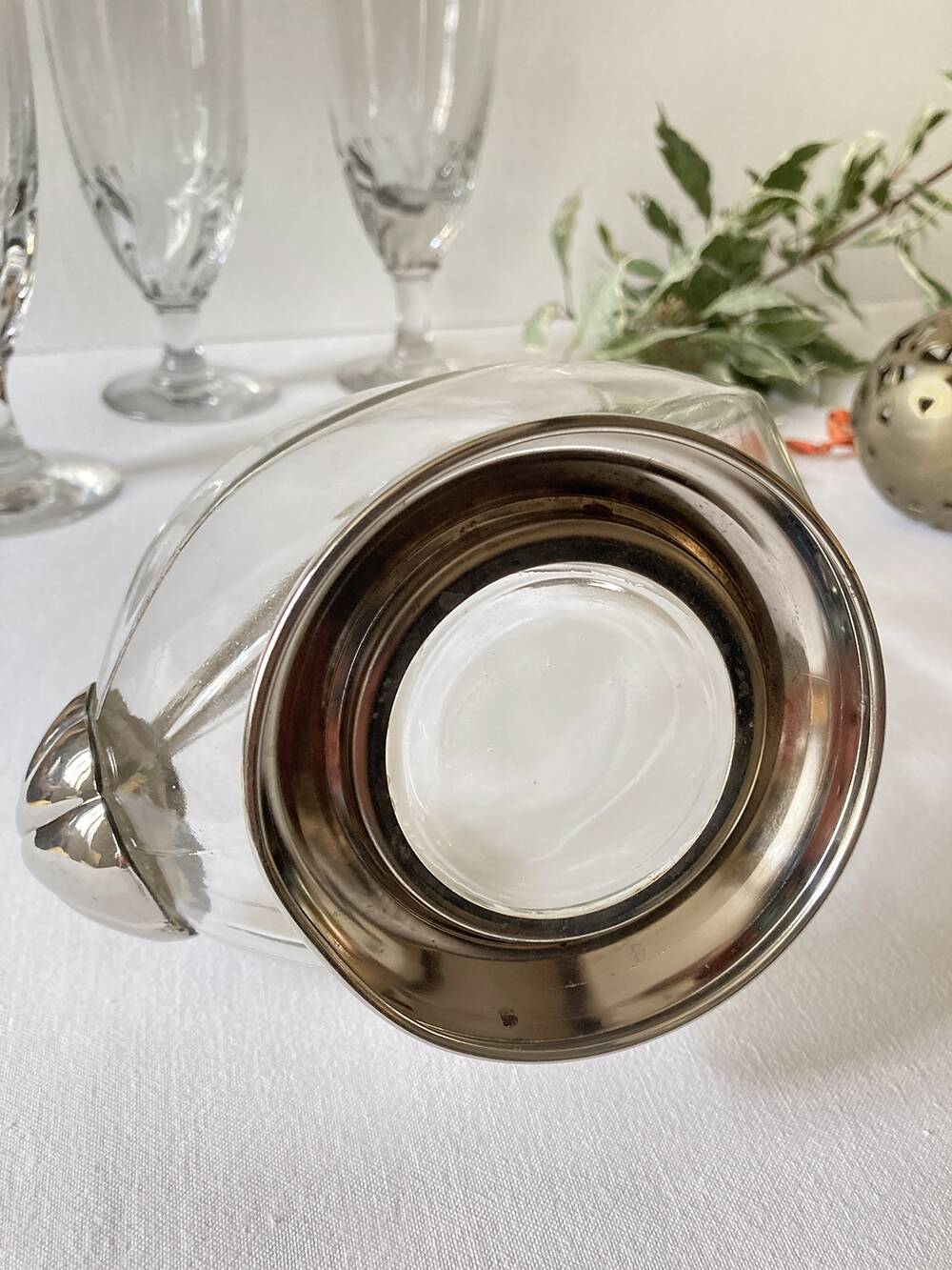 Ewer, decanter in silver-plated metal and glass
