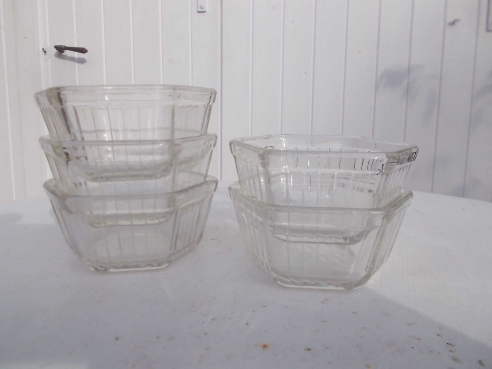Set of 5 pyrex ramekins