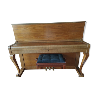 Piano droit marque petrof