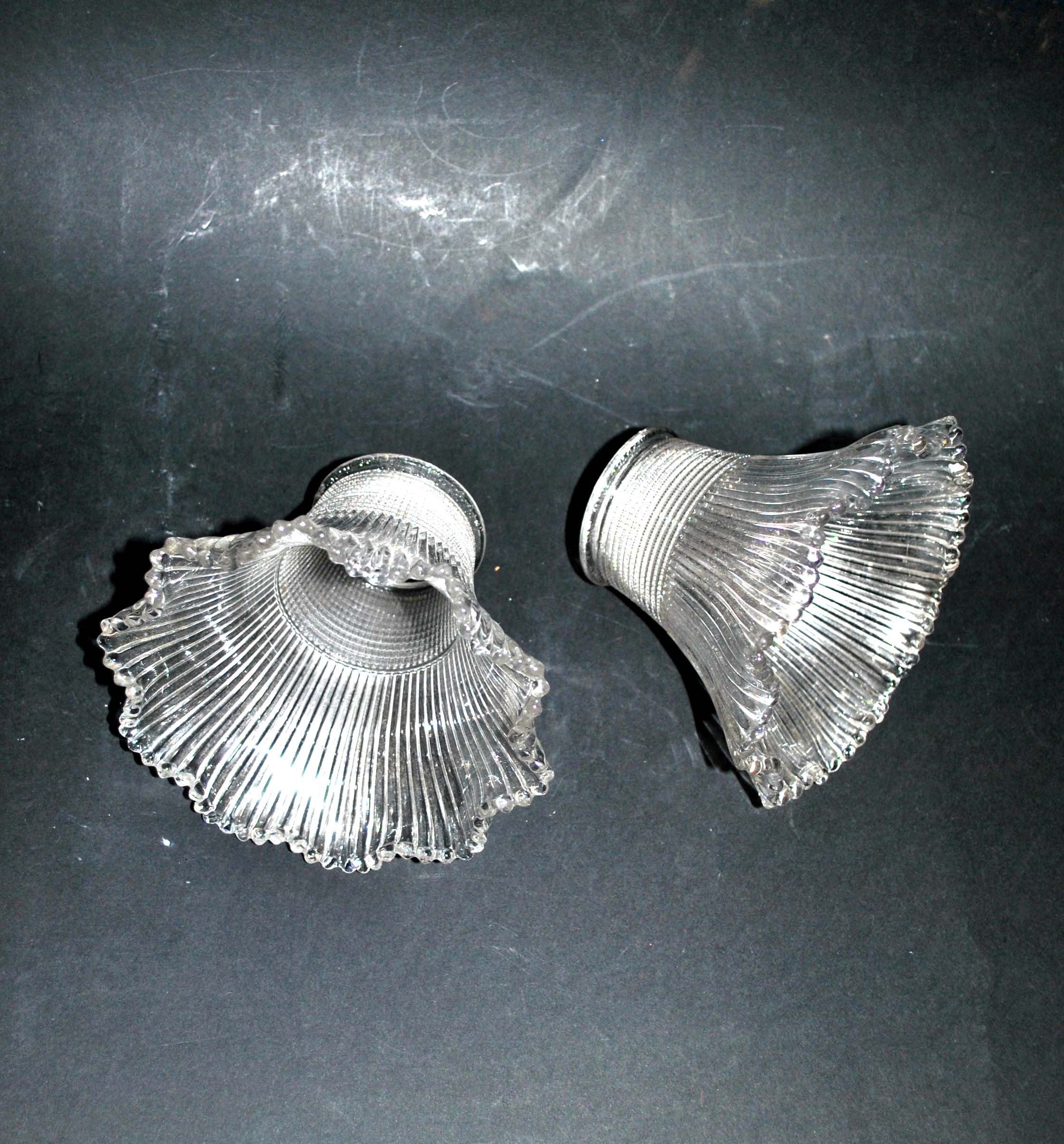 Set of 2 glasses of lamps