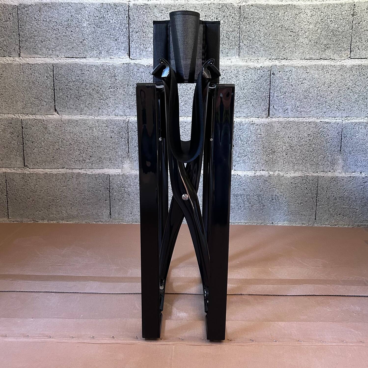 Shiny black folding chair Regista