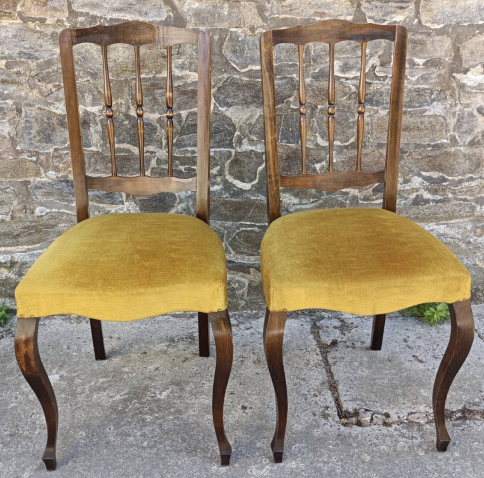 Paire de chaises 1900  bois & velours ocre doré — charme bourgeois