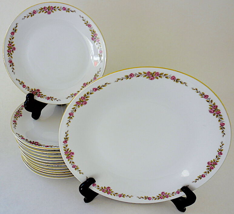 Bavarian porcelain dessert service with floral decoration. Around 1960.