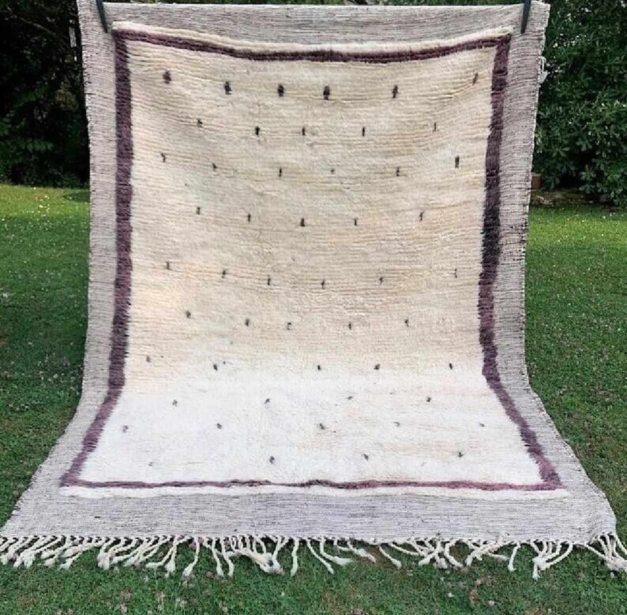 Magnificent handcrafted rug 250cm x 150cm