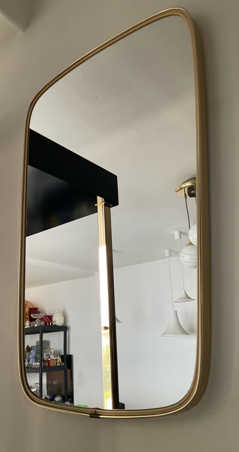 Asymmetrical free-form mirror from the 60s