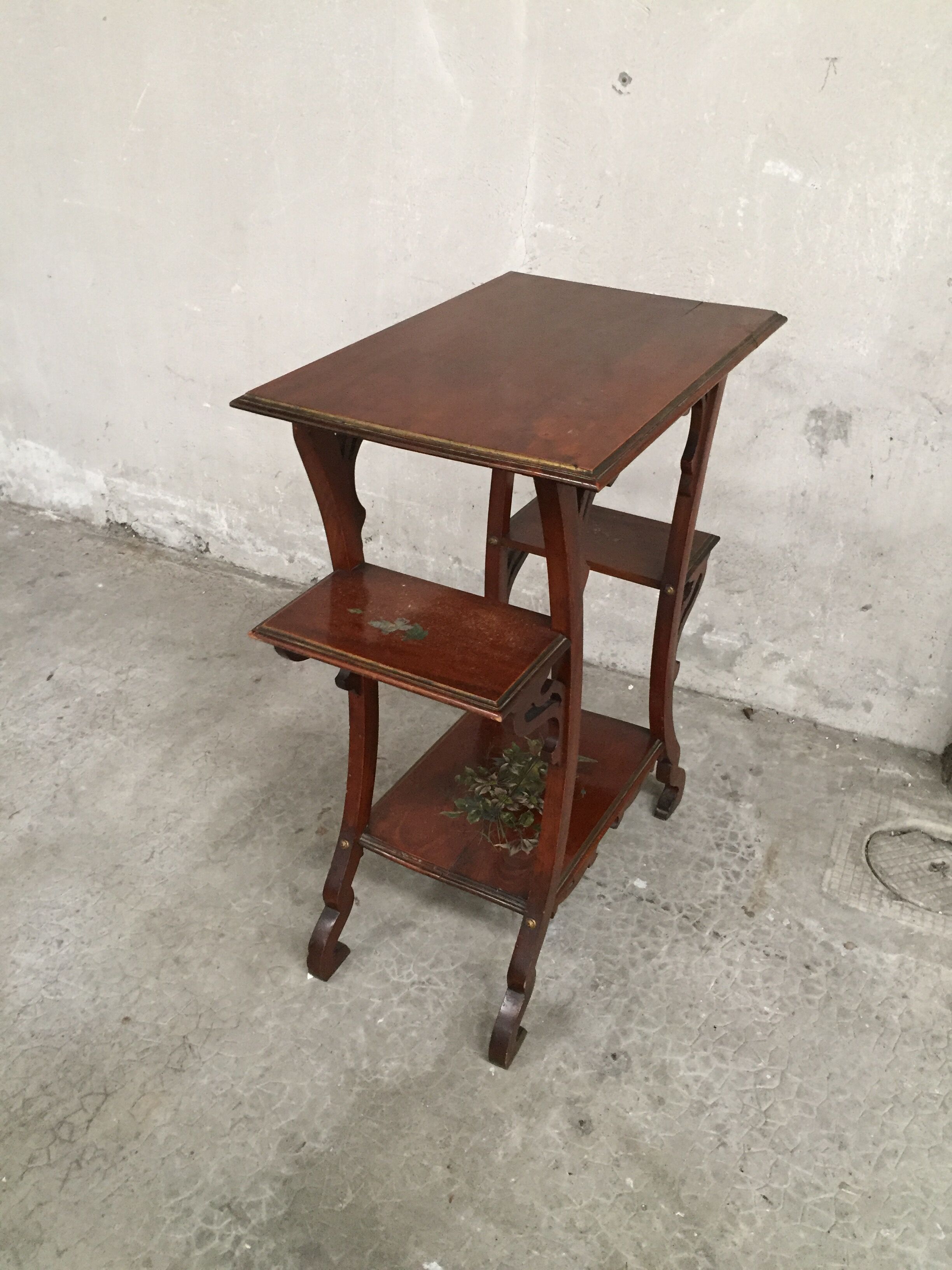 Serving table walnut