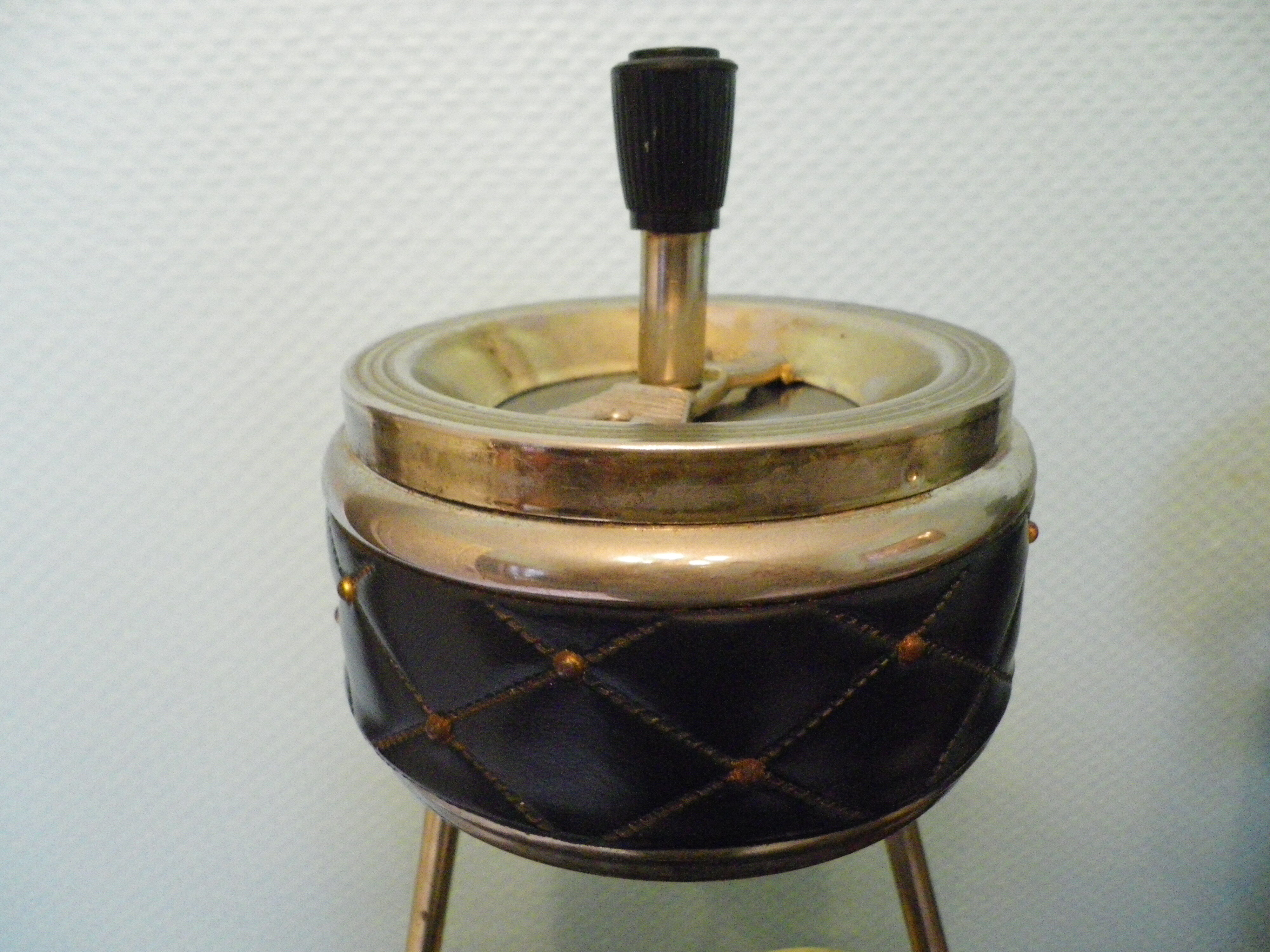 Free-standing ashtray with magazine holder