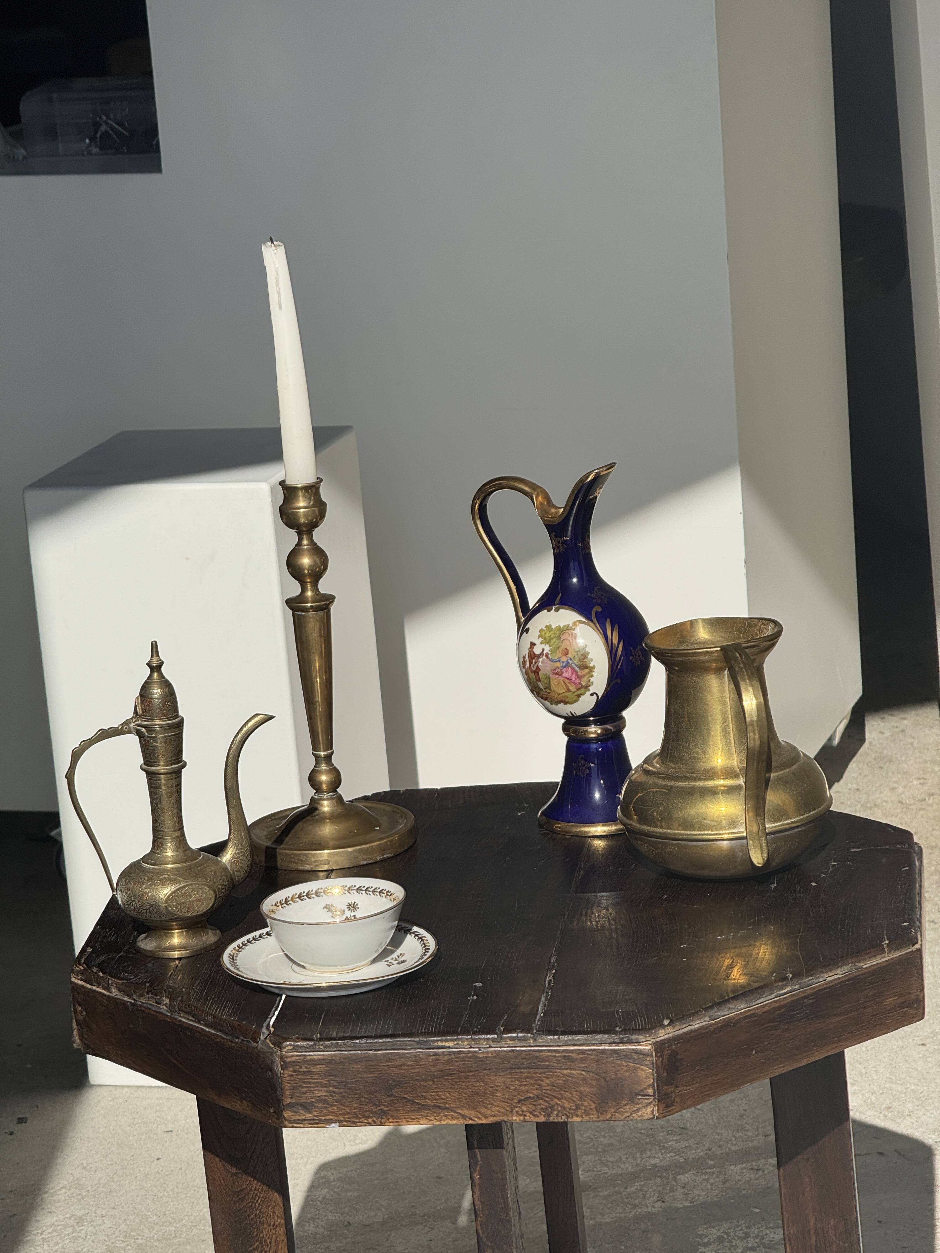 Carafe or metal jug with a rounded body H18