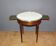 Table bouillotte de style Louis XVI en acajou vers 1920