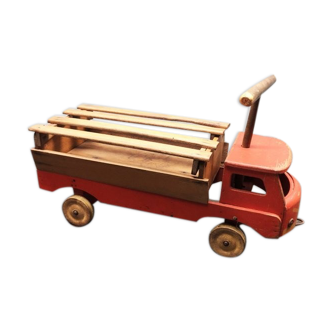 Jouet camion en bois