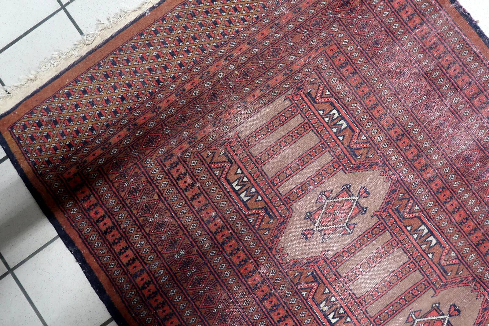 Handmade vintage Uzbek Bukhara rug 95cm x 157cm, 1950s