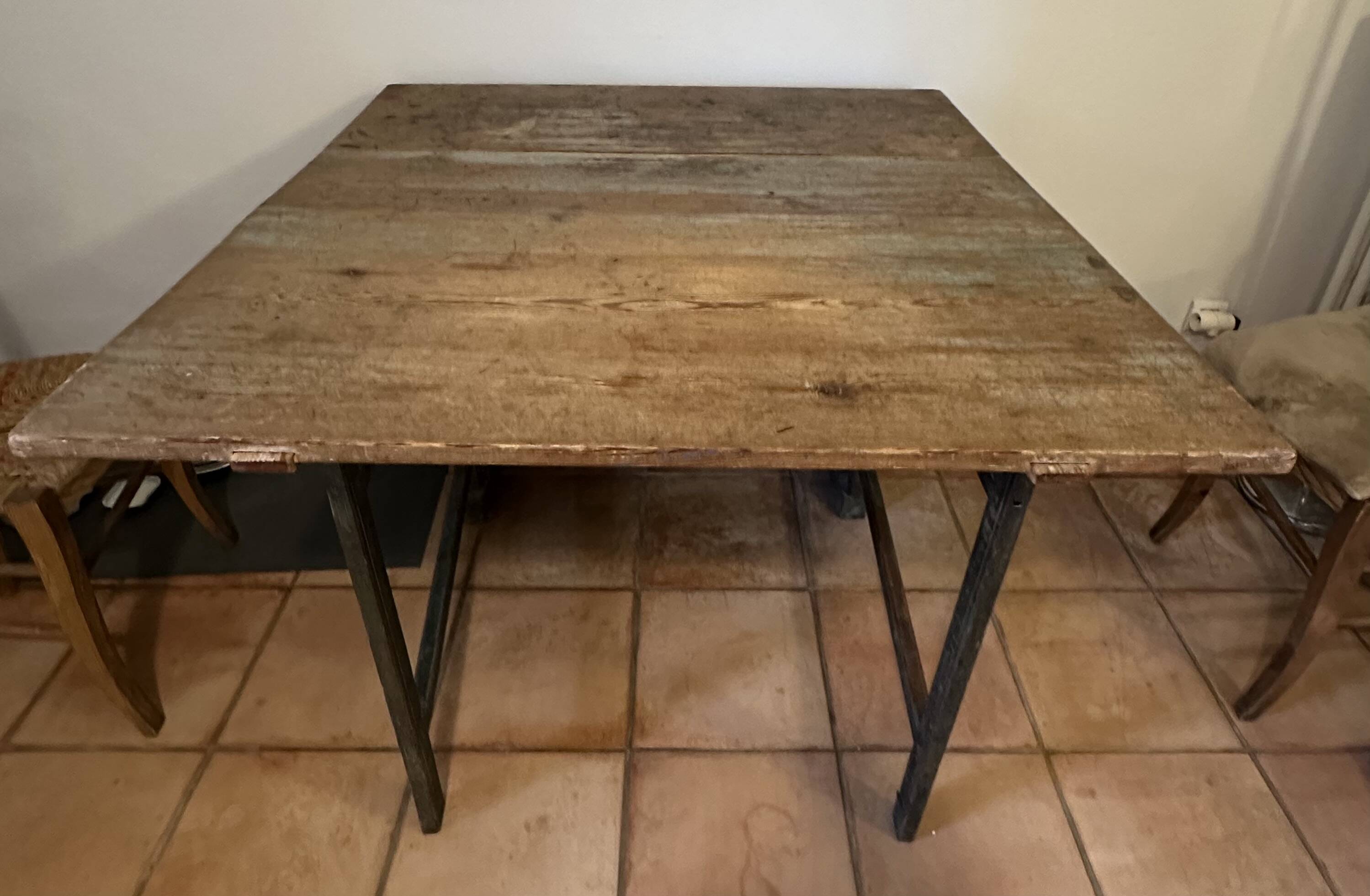 Table à manger suédoise gustavienne