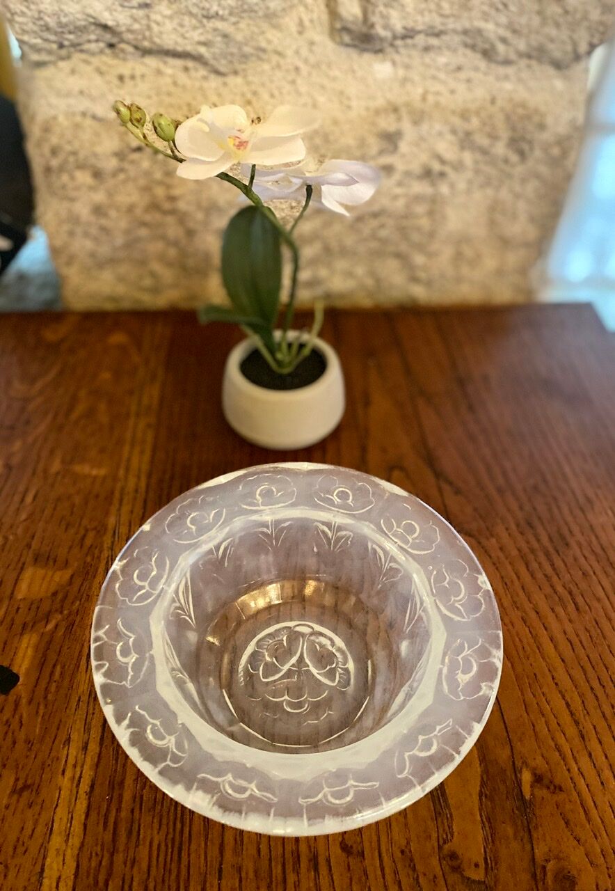 Opalescent glass cup by Verart Paris Numbered 543