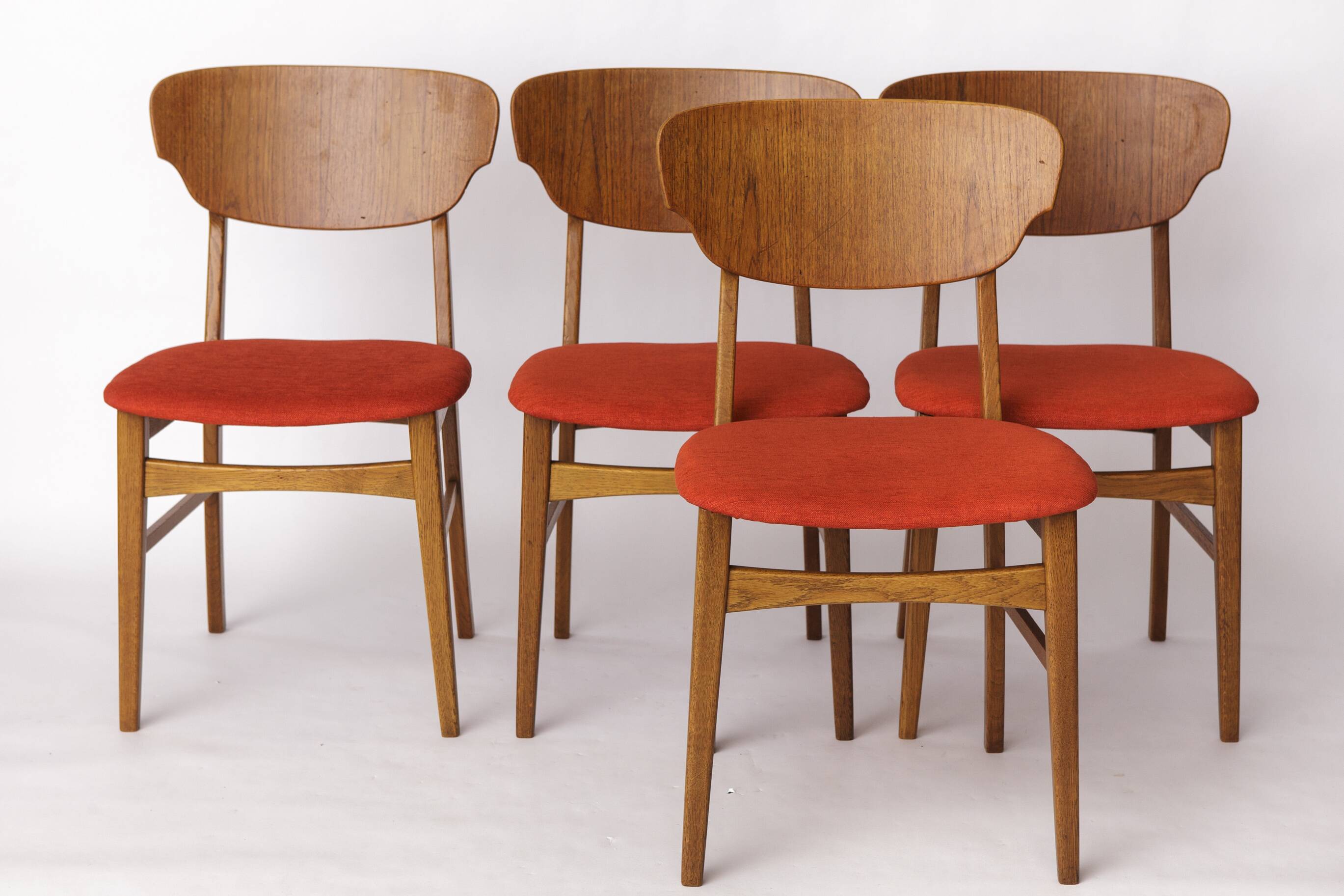Set of 4 Danish Dining Chairs – Teak & Oak, 1960s, Red-Orange Upholstery