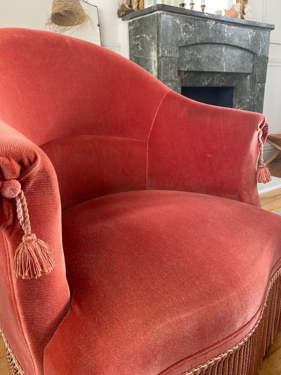 Antique pink toad armchair