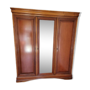 Armoire en merisier de style Louis