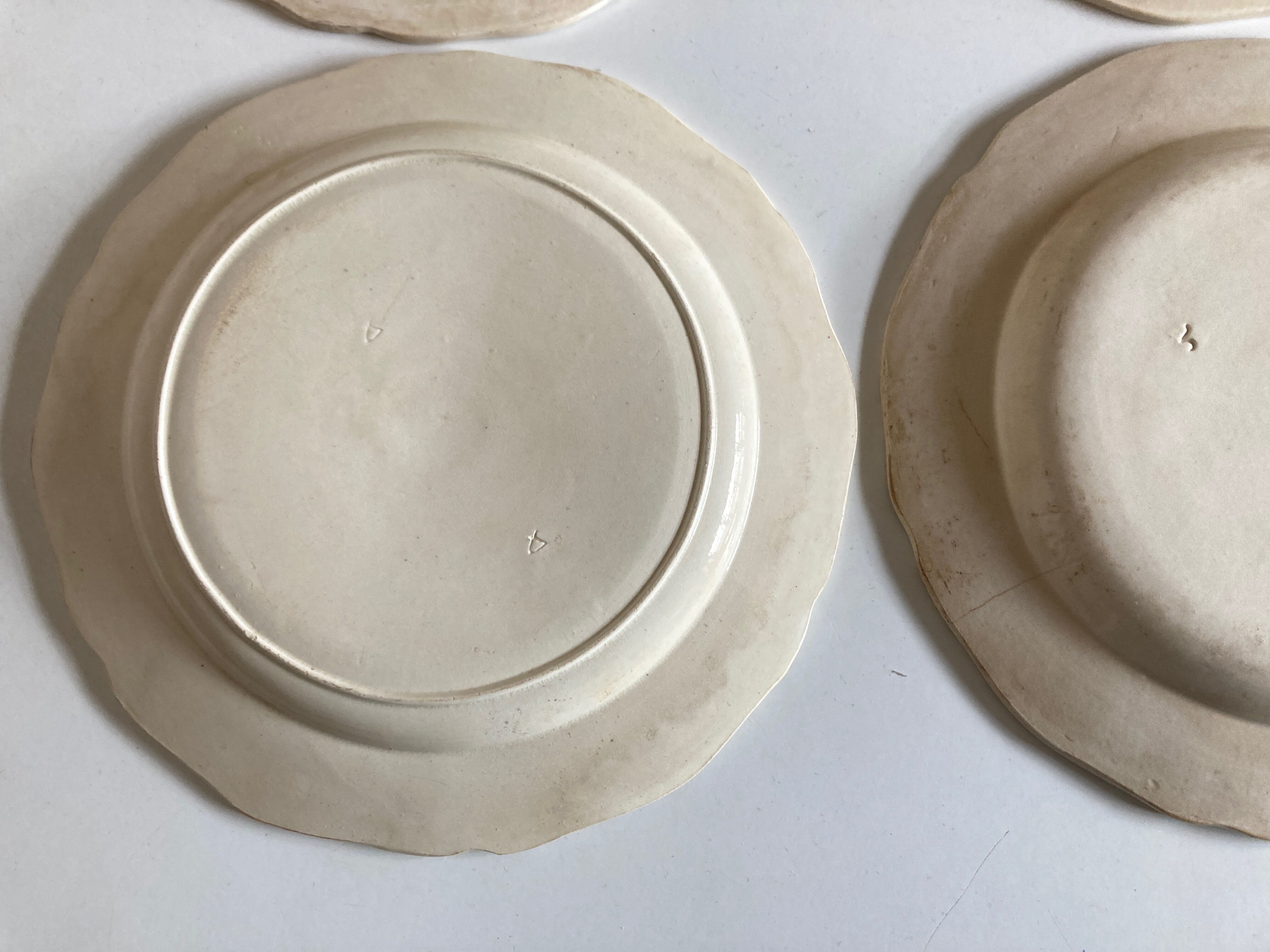 Set de 4 assiettes 18e à godrons en faience fine