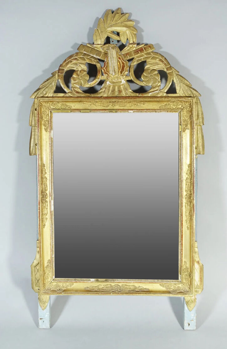 Beautiful Louis XVI style mirror in wood and gilded stucco. Nineteenth
