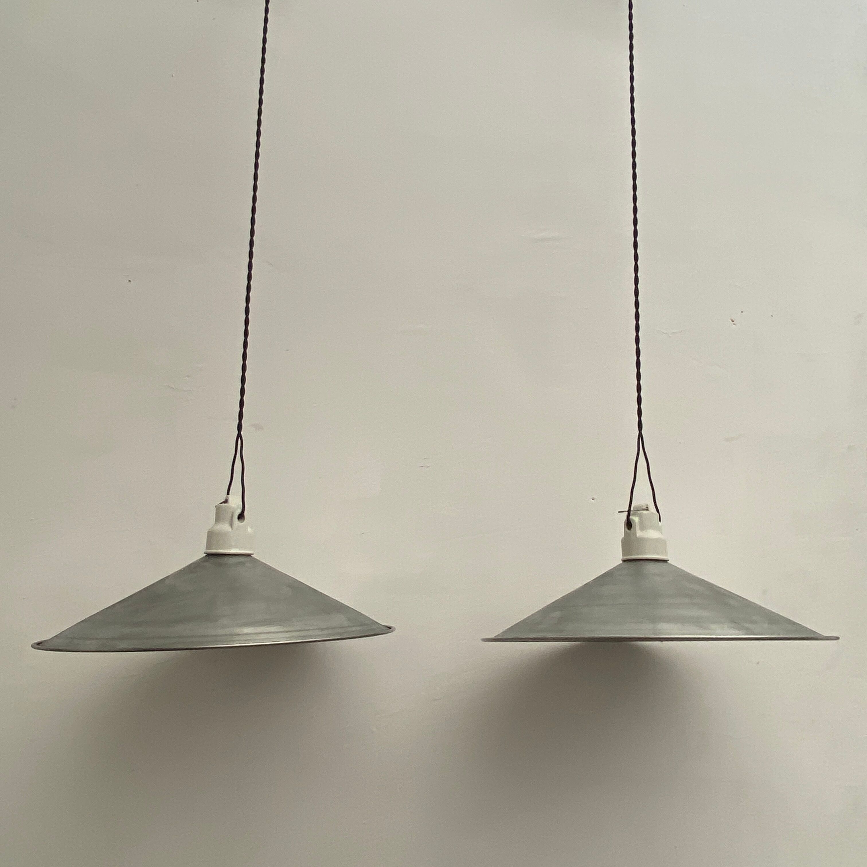 Lot 2 industrial suspensions in acier 36 cm