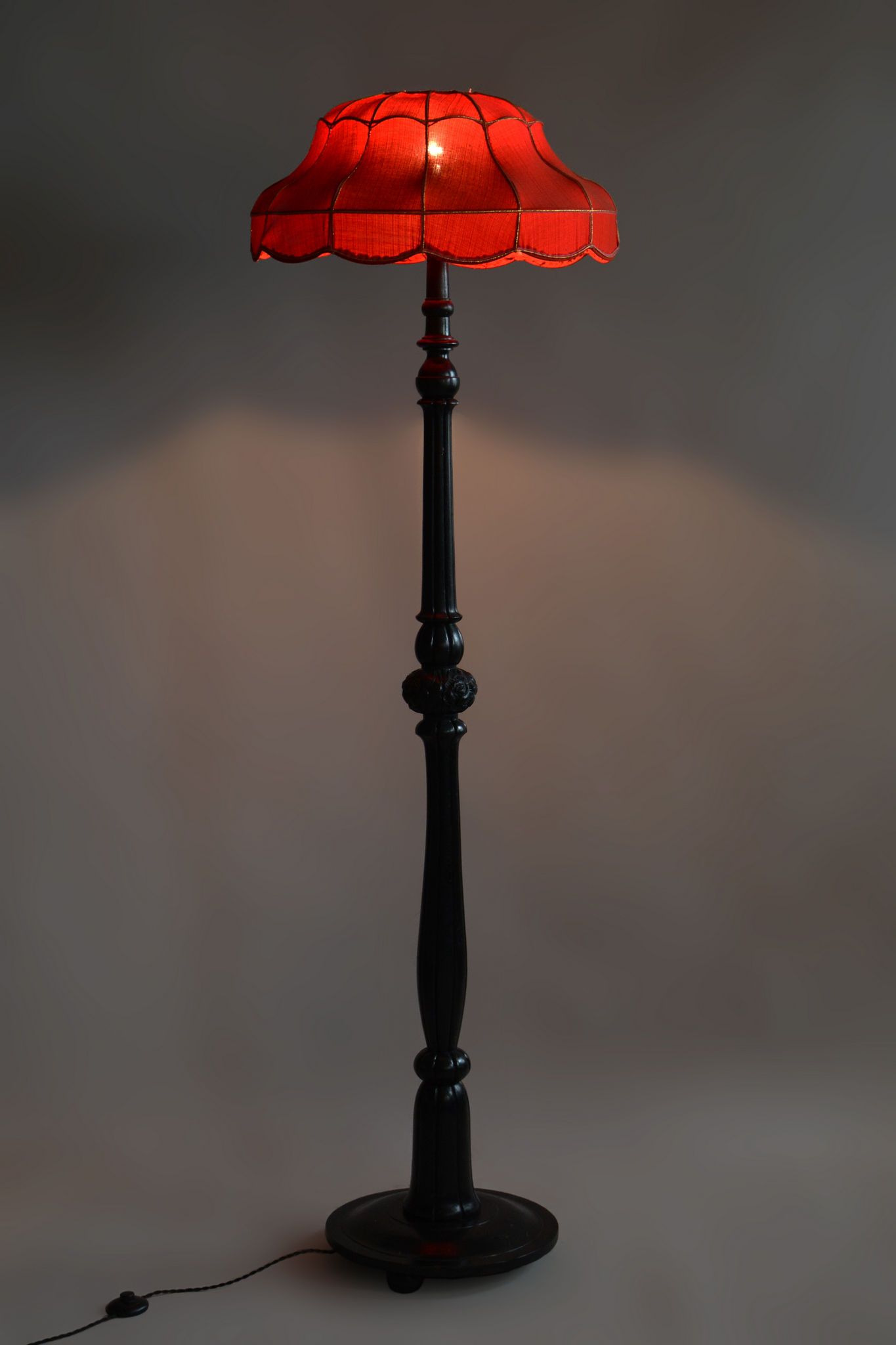Art deco floor lamp in solid beech Czechia 1920s