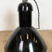 Lampe suspendue industrielle en émail noir de AEG, années 1930