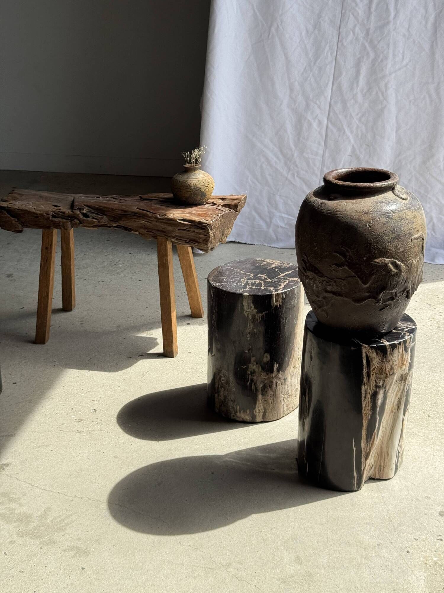 Black petrified wood side table with beige stripes, fine mesh, H35 D24 - 33