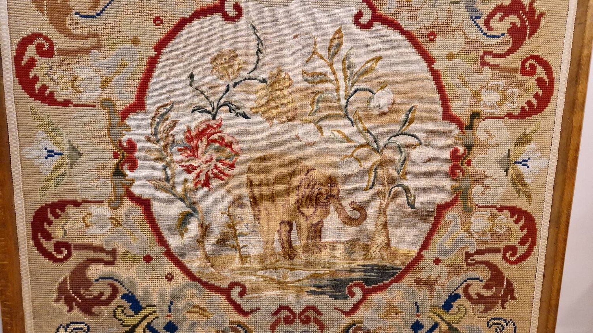 Pare-feu avec tapisserie