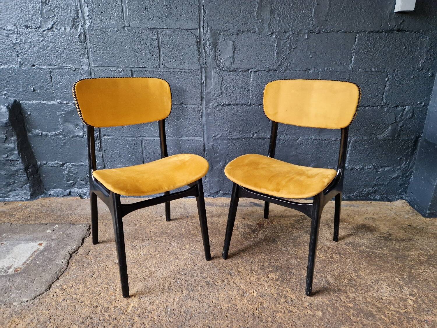 2 vintage chairs in black lacquered wood and yellow/mustard fabric, 1960