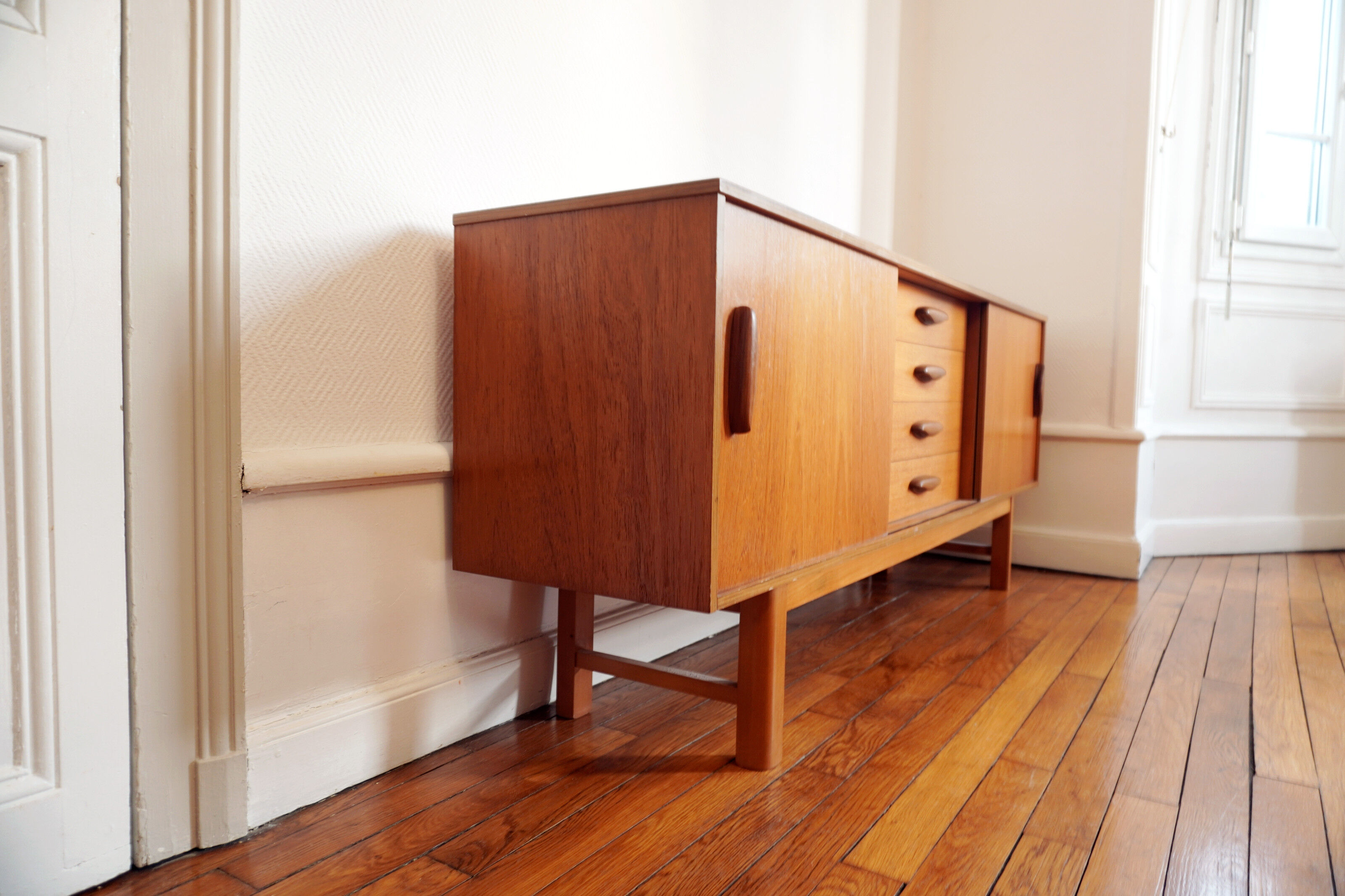 Vintage Scandinavian line in 60s teak