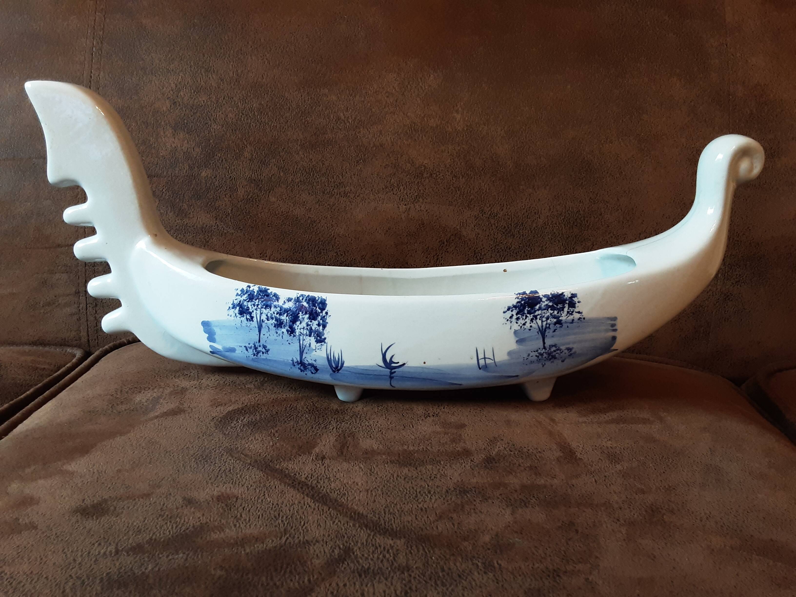 Ceramic barge trinket