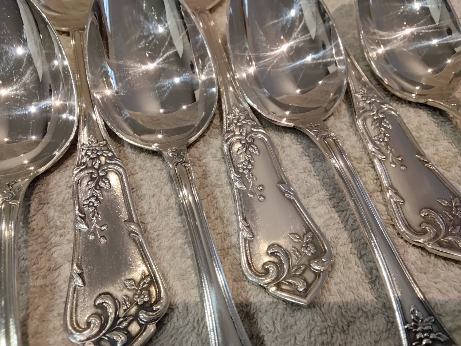 12 silver-plated metal soup spoons by the silversmith Boulenger LXV, half-rich.
