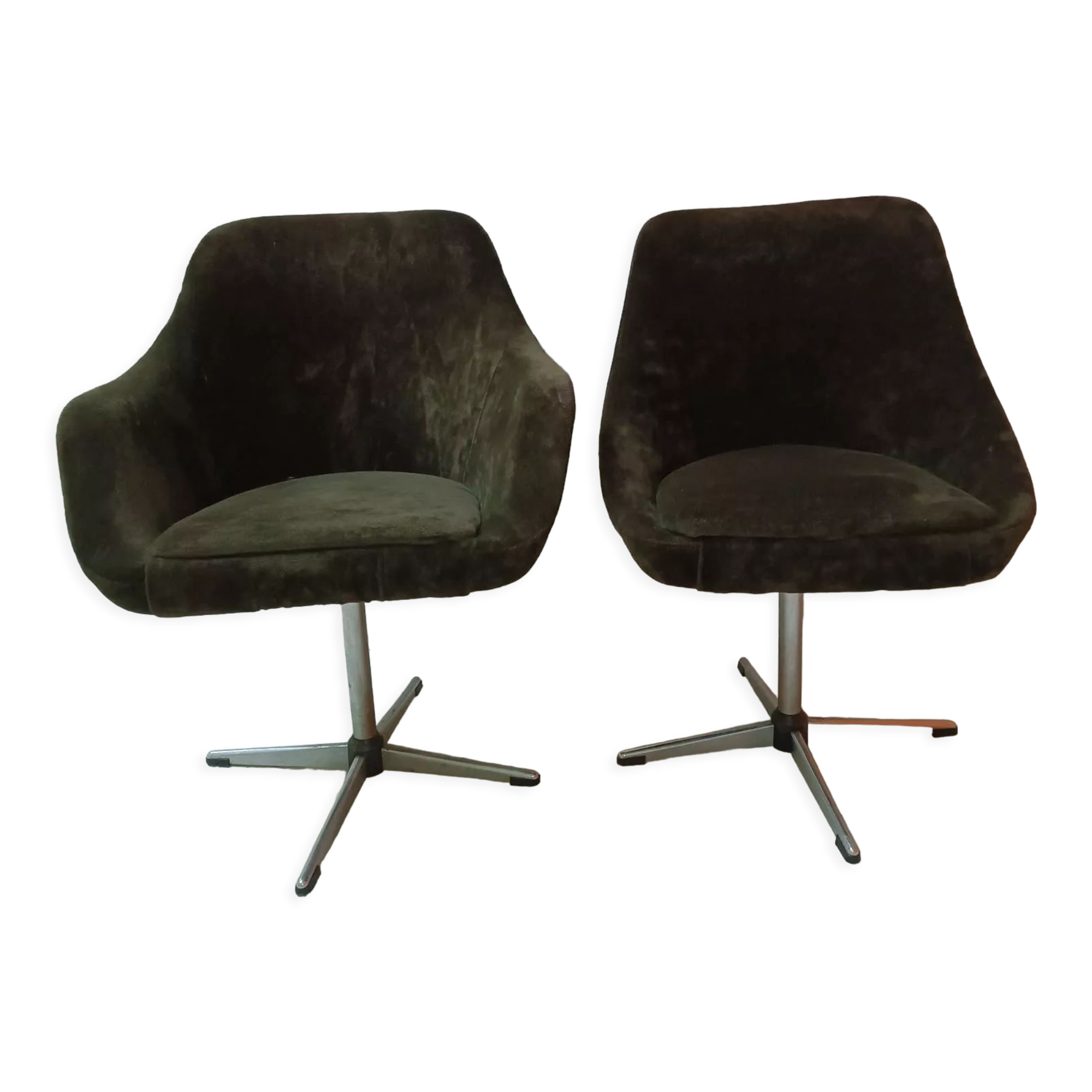 Pairs of vintage chairs from the 50s/60s swivel.