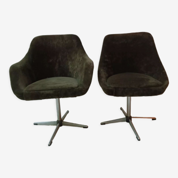 Pairs of vintage chairs from the 50s/60s swivel.