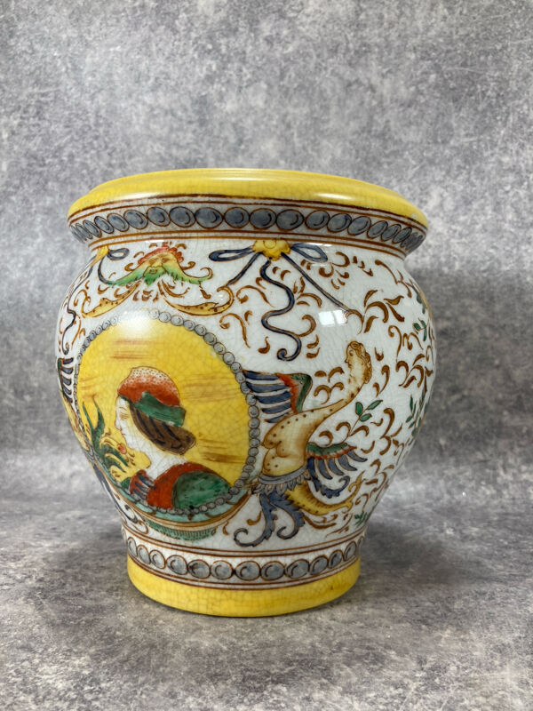 Pot / Cache-pot. Céramique Renaissance Italienne Majolique. Asiatides