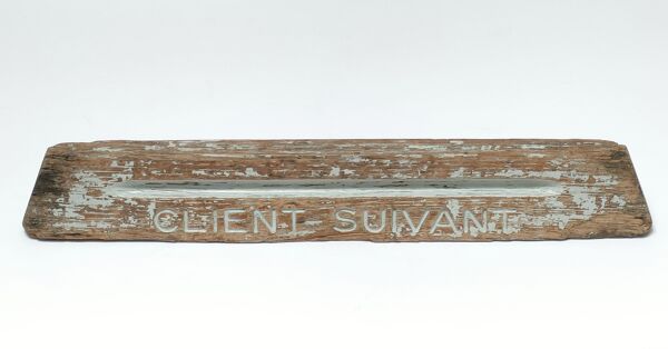 Séparateur de caisse en chêne massif patiné provenant d'une ancienne quincaillerie parisienne