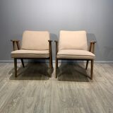 Paire de fauteuils 366, conçus par J. Chierowski