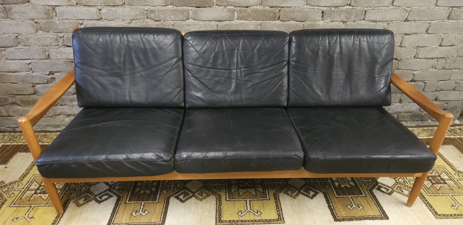 Scandinavian 3-seater black leather sofa from the 1970s
