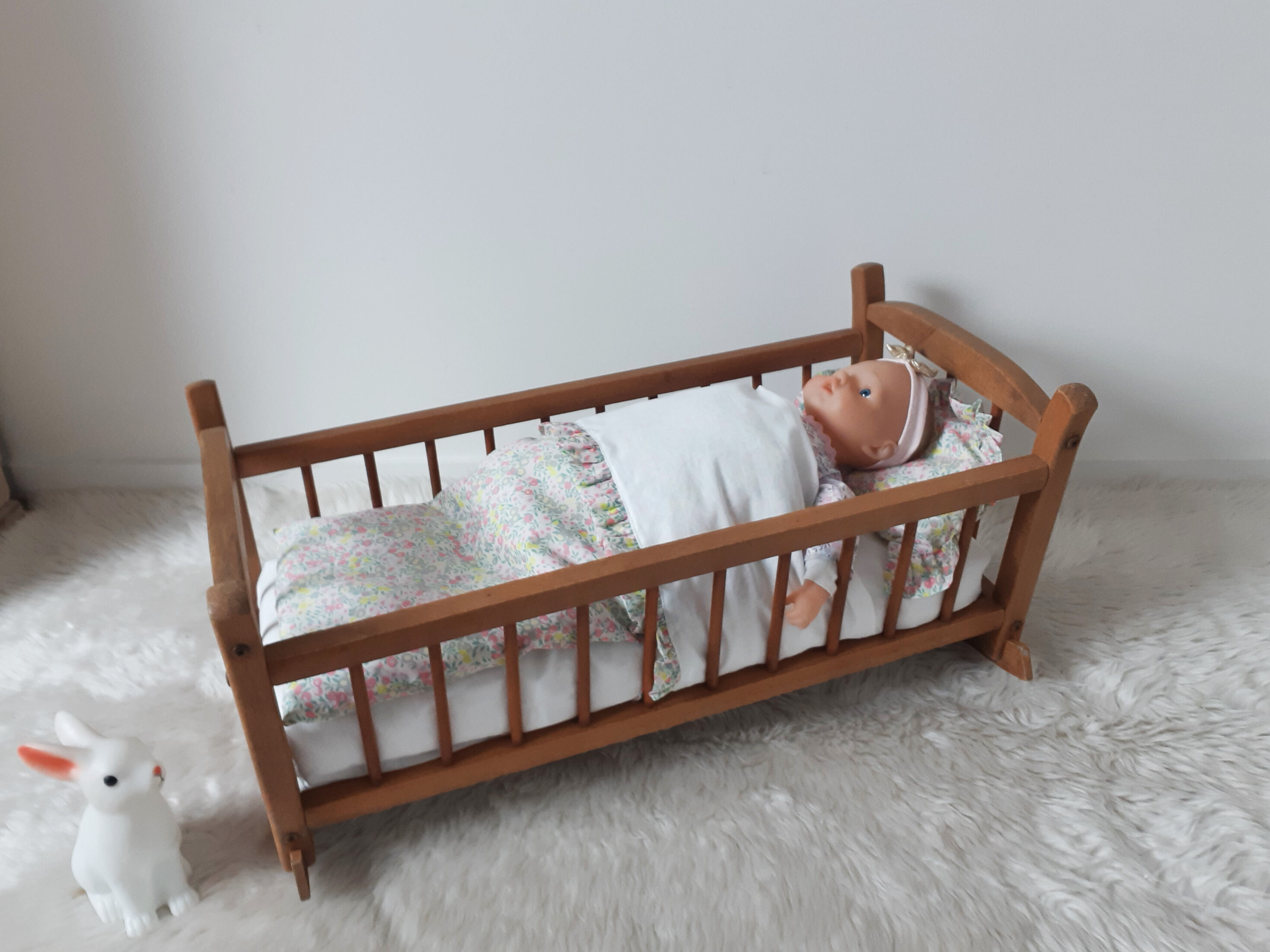 Petit Lit Berceau De Poupée En Bois - À Bascule - Jouet Ancien Vintage - France
