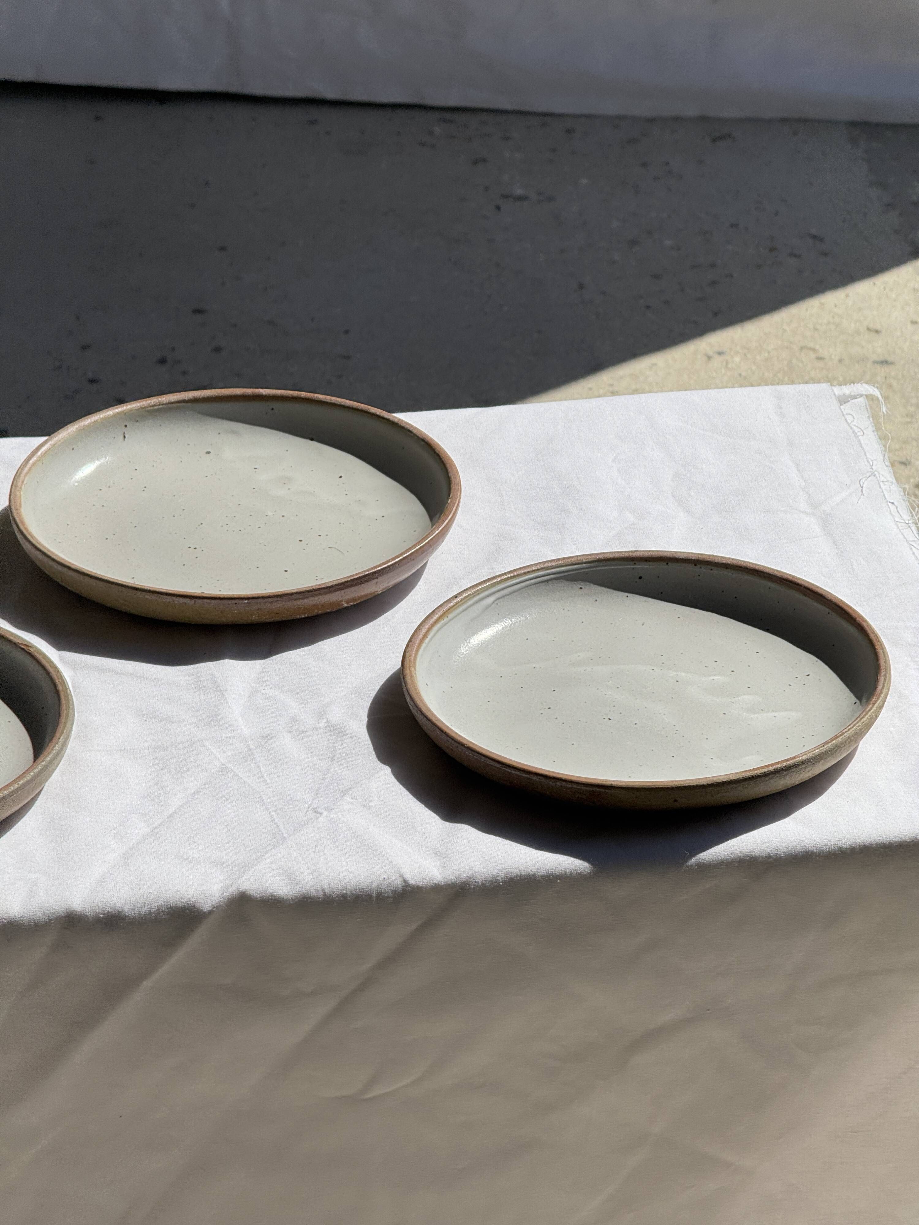 Set of 6 handmade stoneware plates in glazed beige and brown D20 H3
