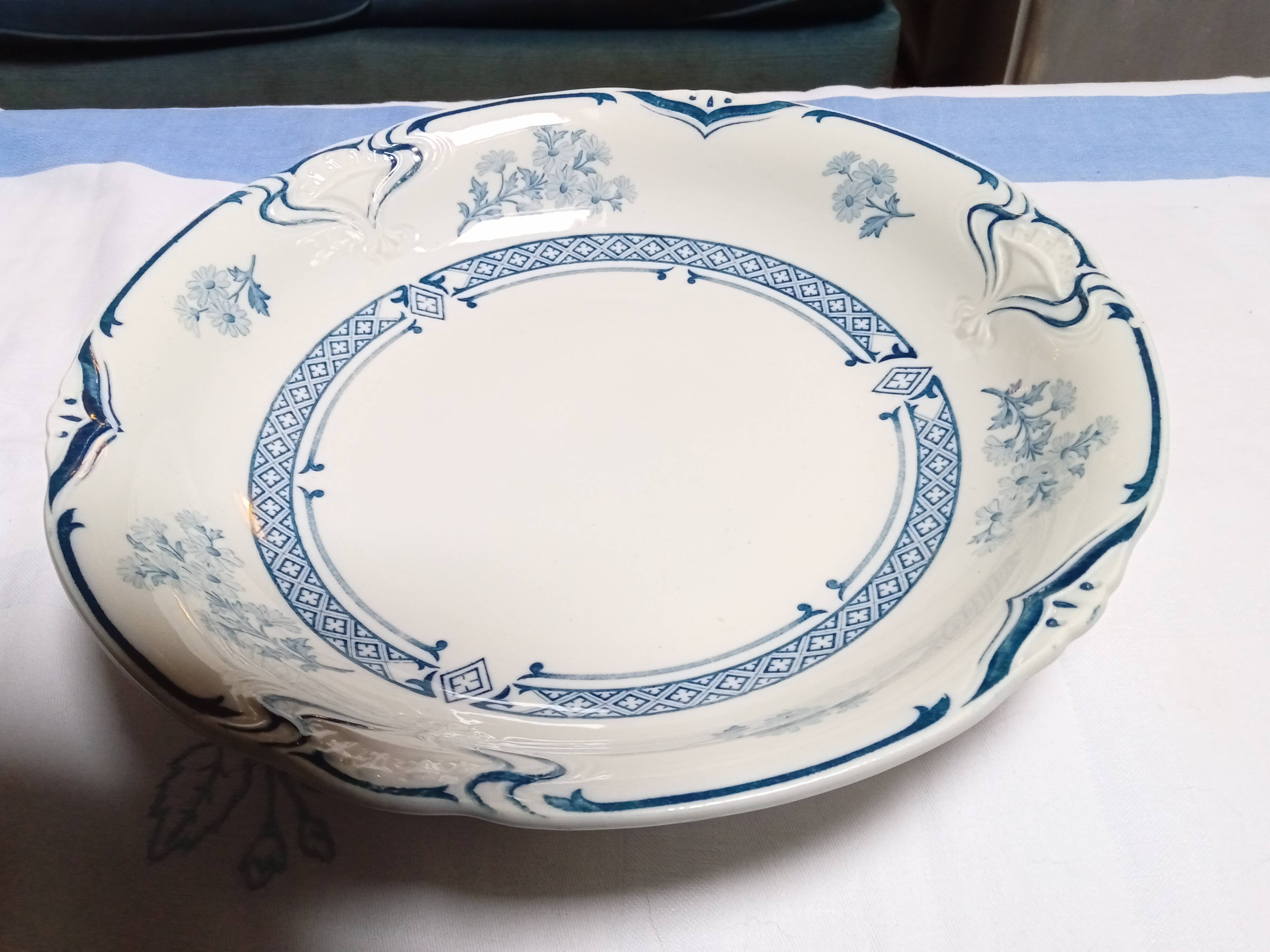 Manon Terre de Fer Dish