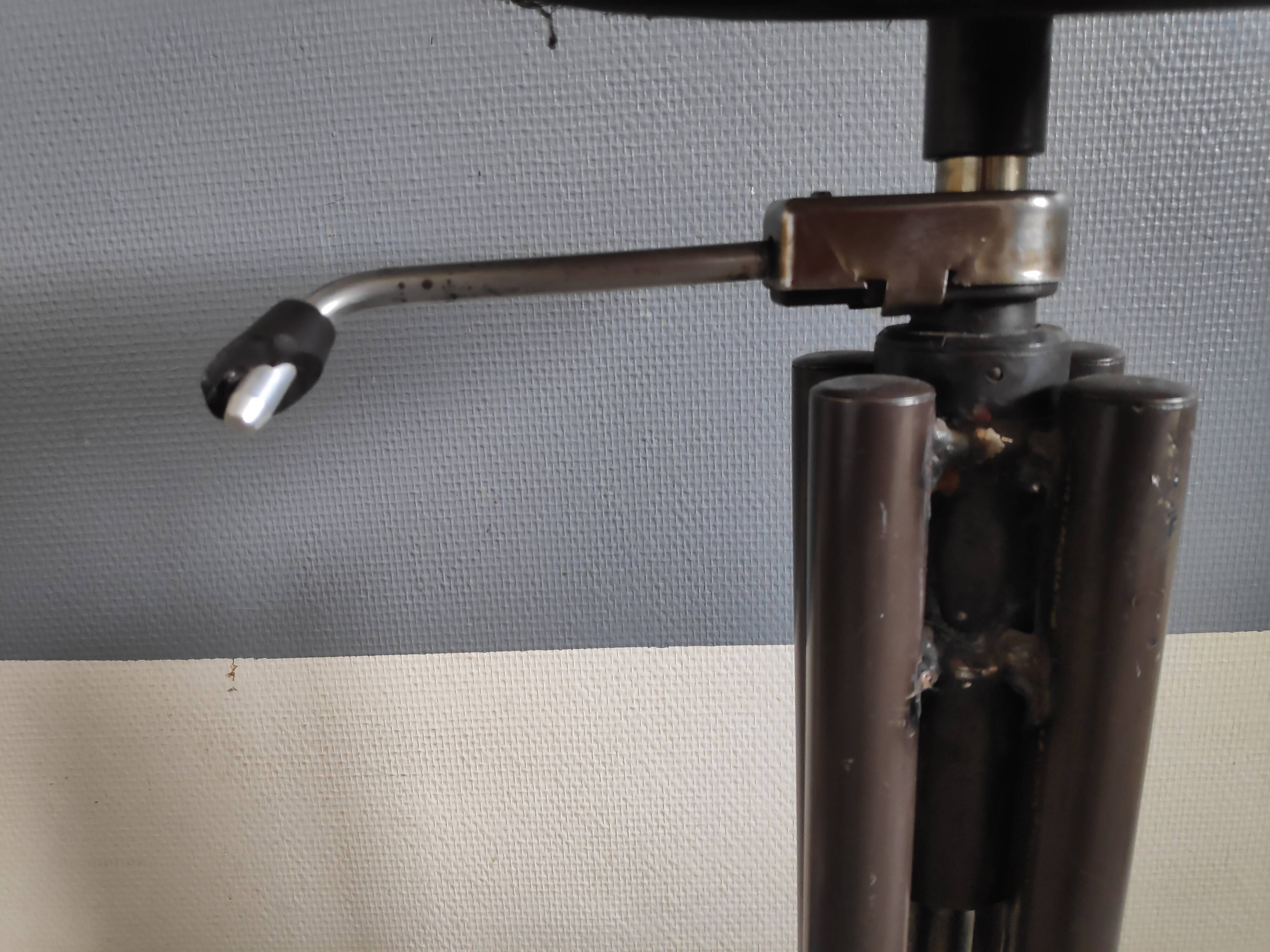 Tabouret industriel de métier réglable en hauteur assise skaï