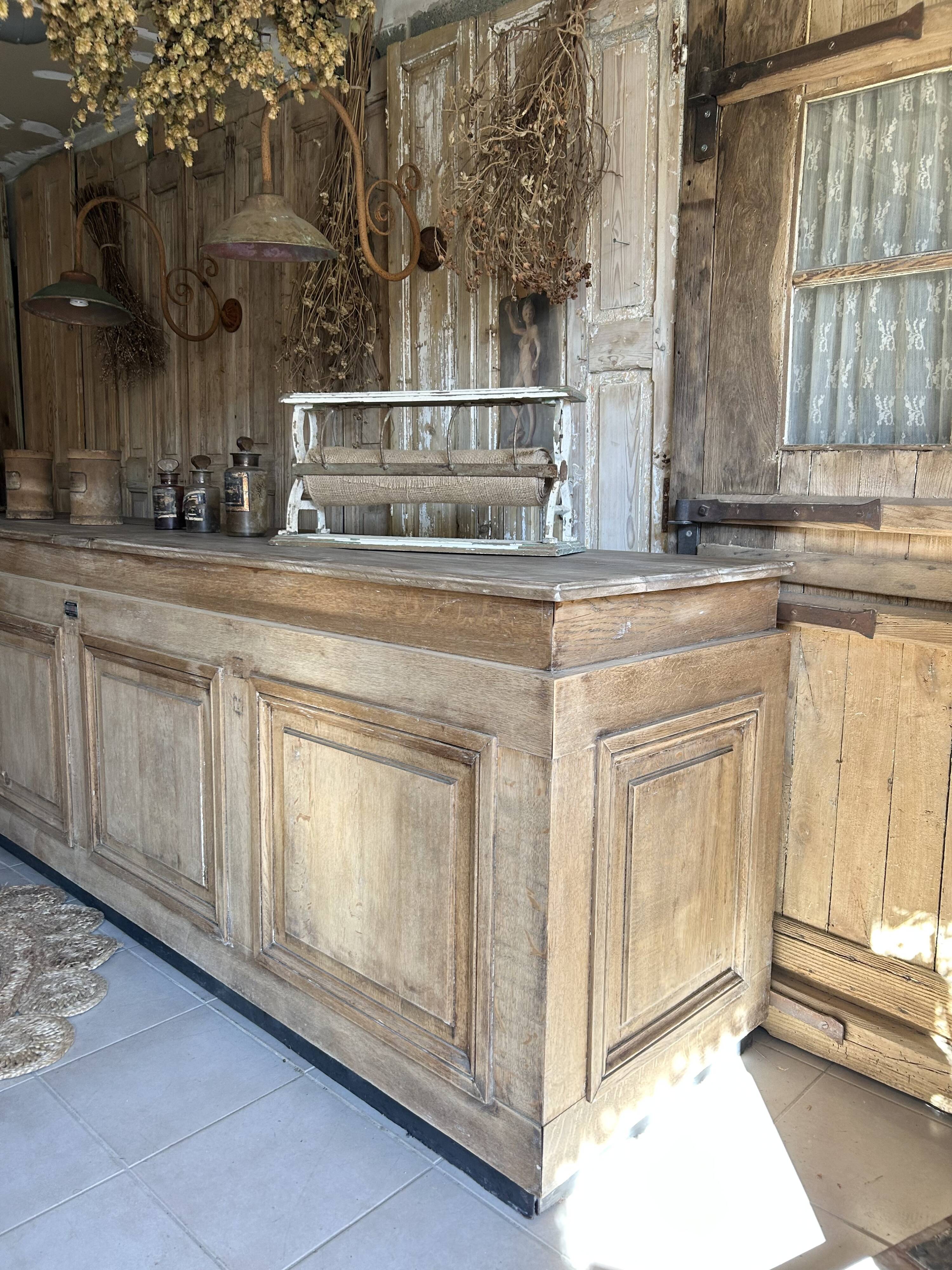 Exceptional large oak counter 288 cm