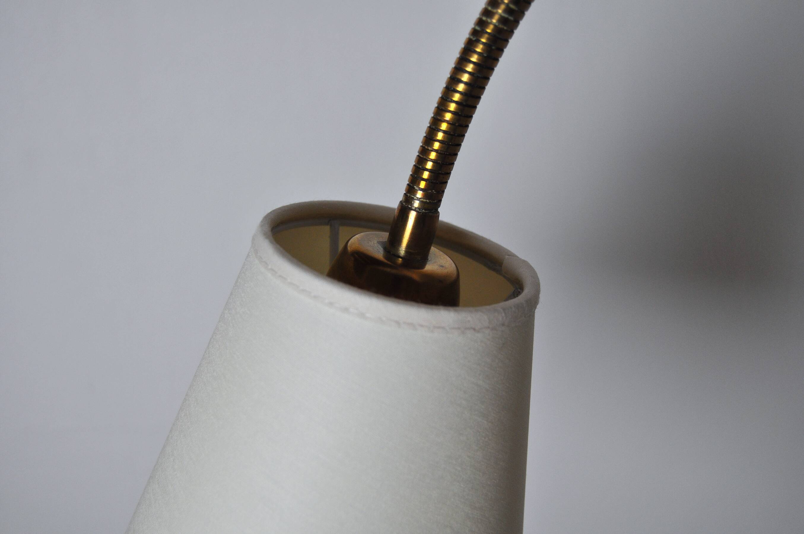 Applique murale scandinave moderne en laiton avec bras réglable