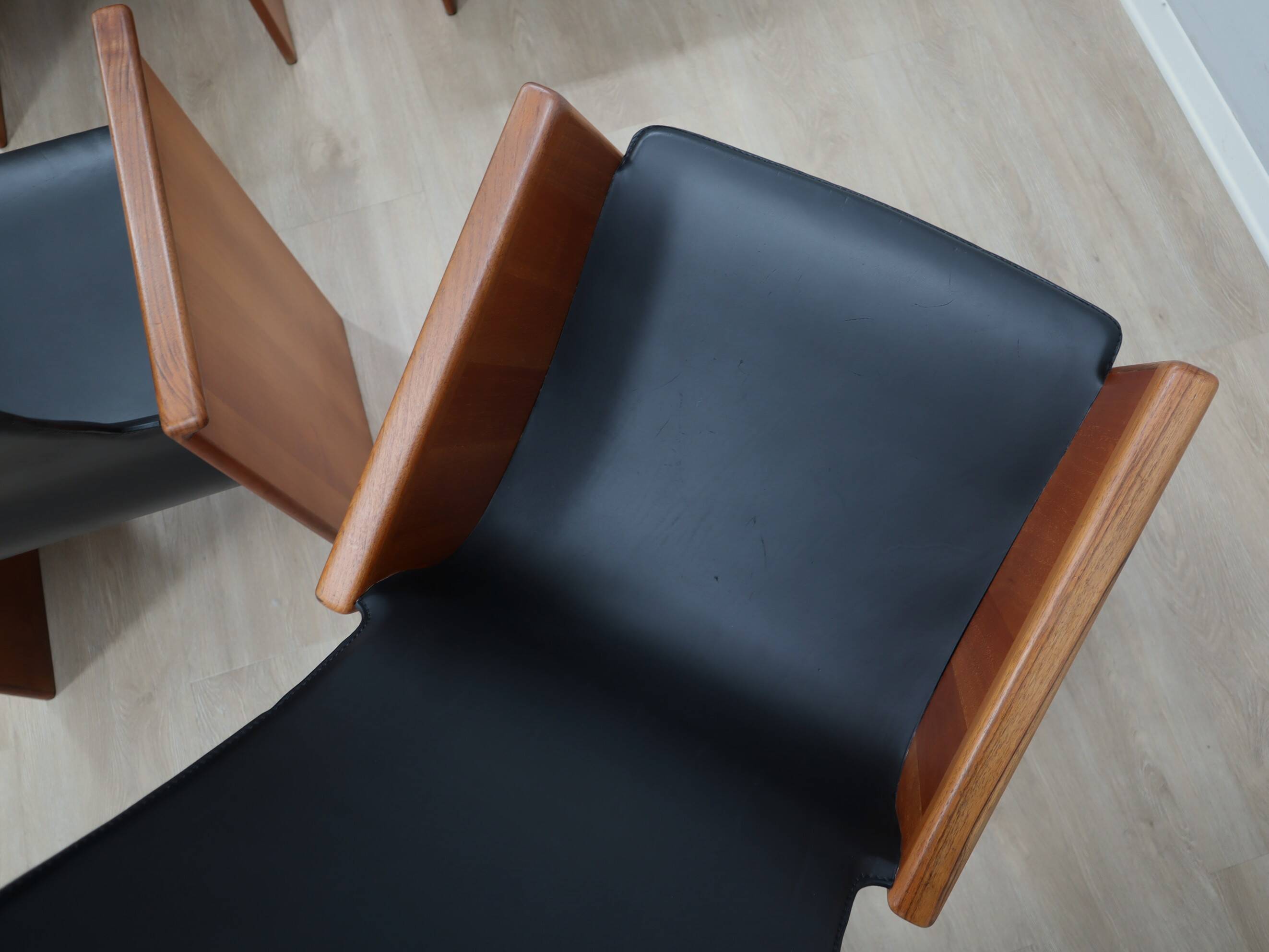 Set of 4 Segesta walnut and black letaher chairs Stildomus 1970s