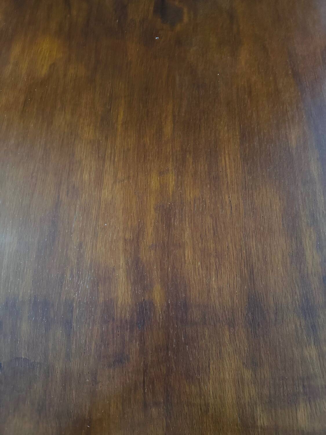 Extendable wooden table
