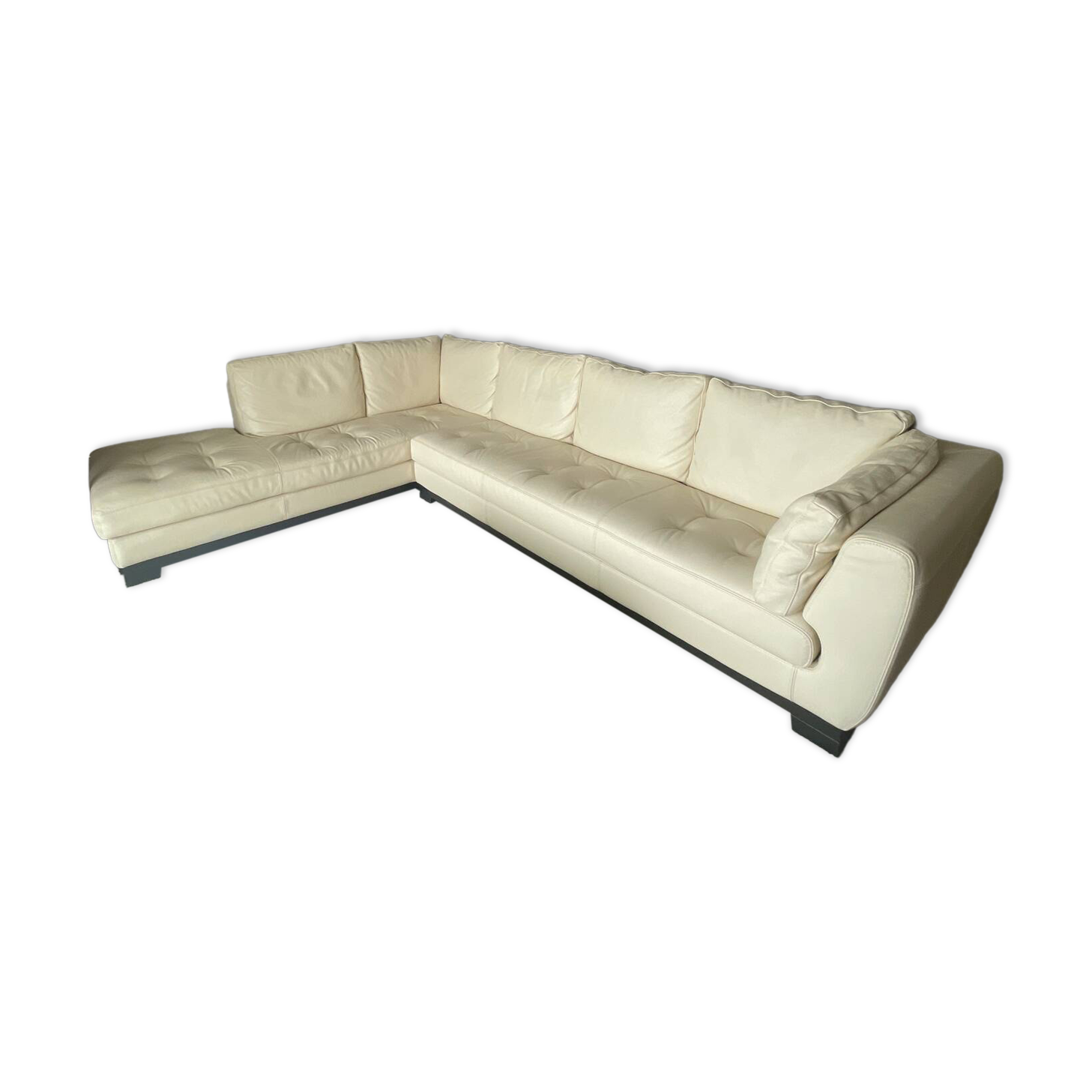 Panoramic leather lounge