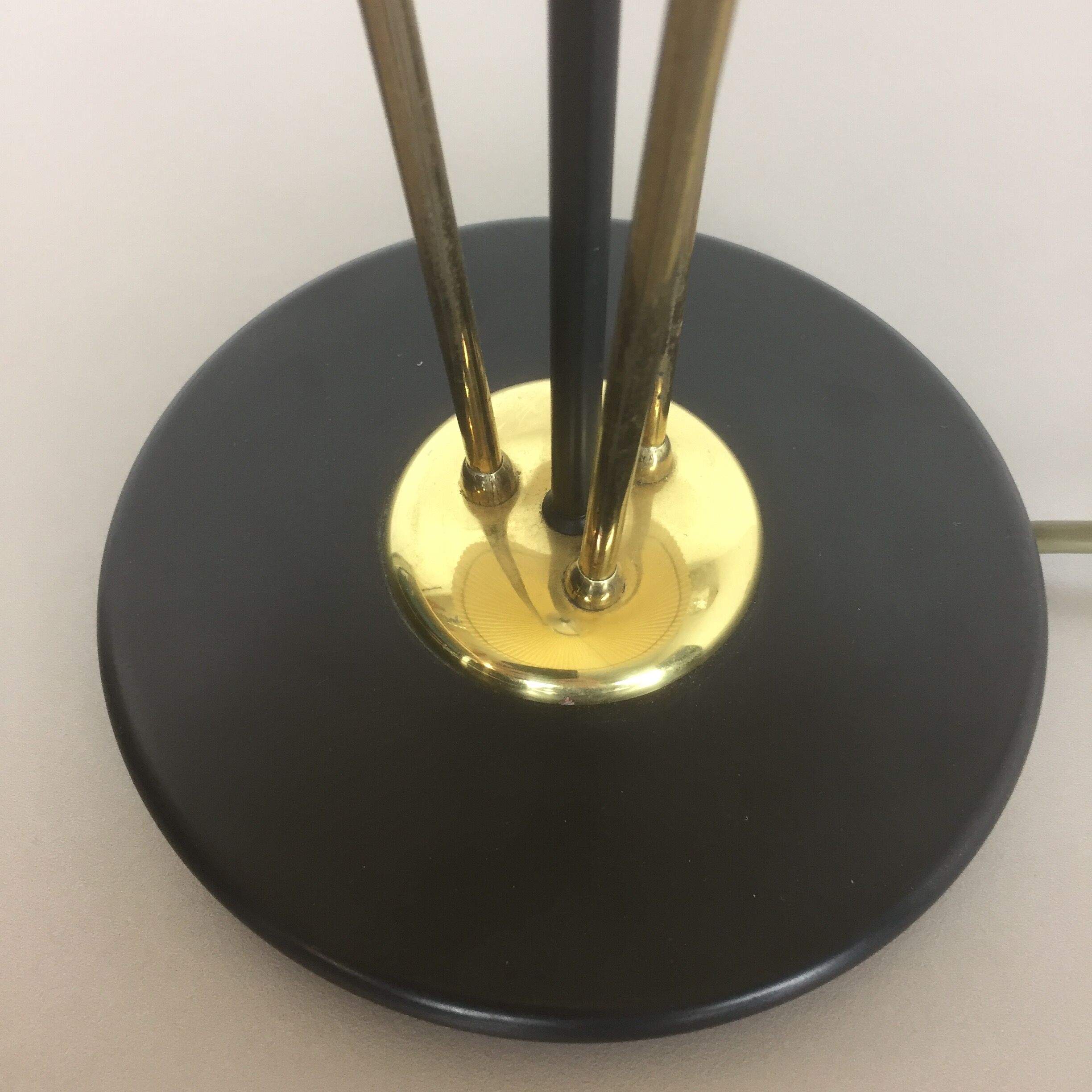 Table lamp modernist original with base metal, Italy 1960